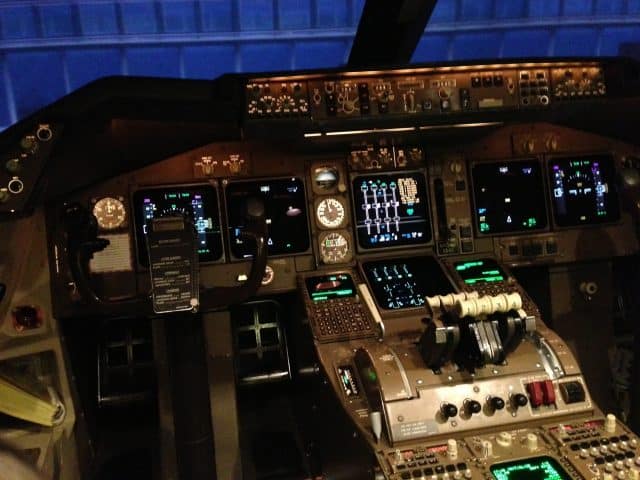 747-400 Cockpit